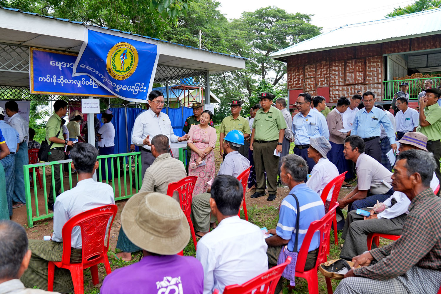 မကွေးတိုင်းဒေသကြီးဝန်ကြီးချုပ် ဦးတင့်လွင် ဒေသတွင်း စိုက်ပျိုးစွမ်းအားမြှင့်တင်ရေး မင်းဘူး(စကု) မြို့နယ်ရှိ ဒေသခံတောင်သူများနှင့် တွေ့ဆုံ